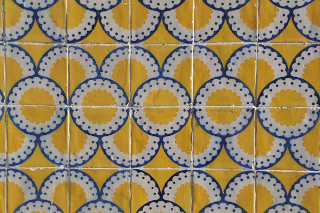 Duiken in de charme van oud-hollandse tegels: geschiedenis, productie, kunstzinnige motieven en hun rol in architectuur en interieurdesign